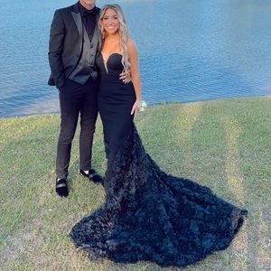 Black Mac Duggal Prom Dress size:2